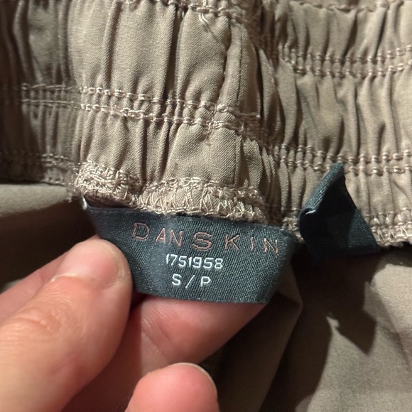 Danskin High Waisted Elastic Waist Dry-Fit Material Shorts Size Small - Picture 3 of 4